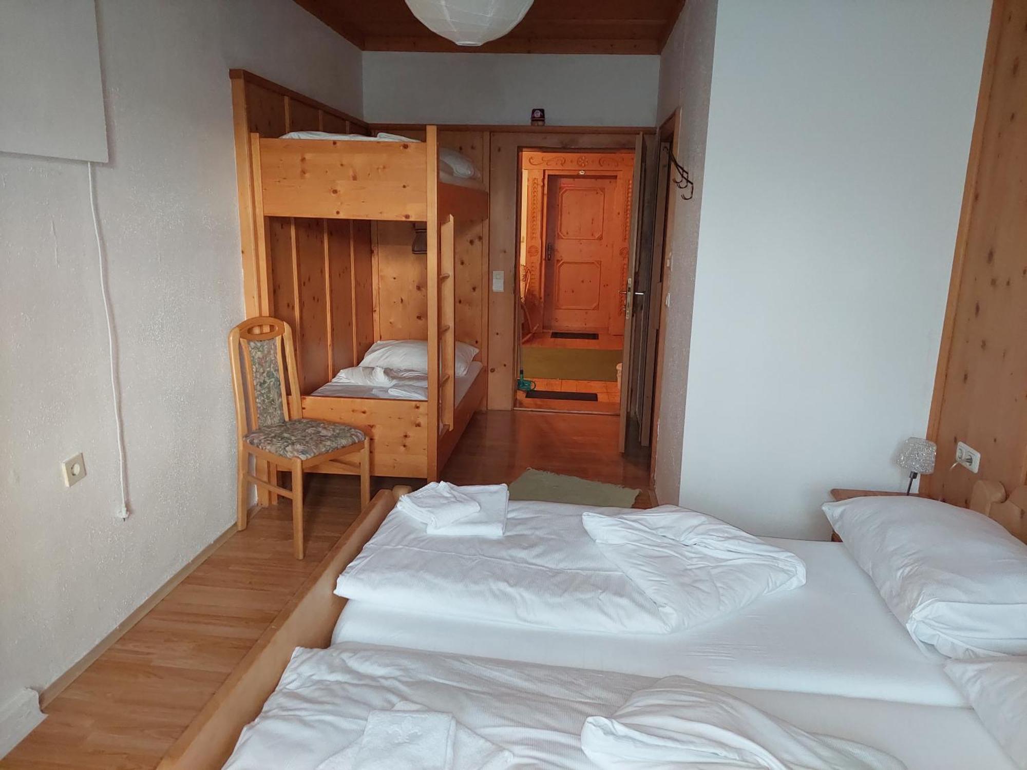 Gasthof Zur Post Taxenbach Room photo