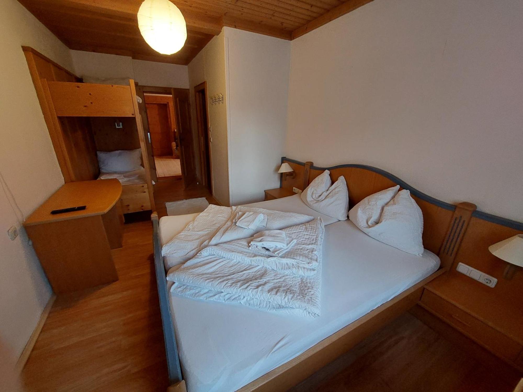 Gasthof Zur Post Taxenbach Room photo